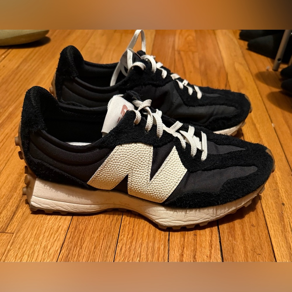 New Balance 327 Size 8!